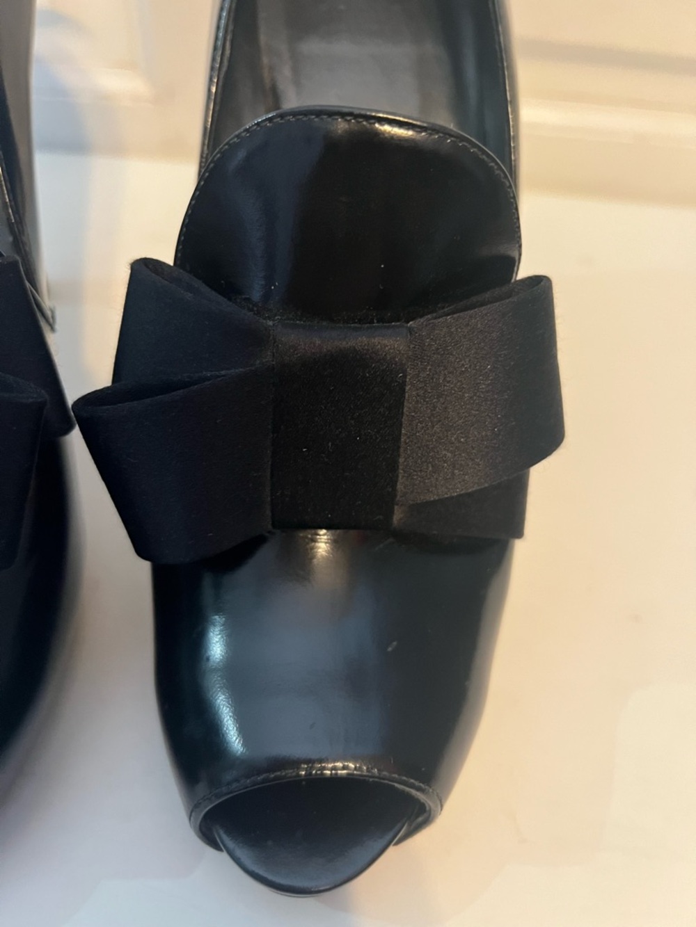 Stuart Weitzman "Bowtie" Black Patent Peep Toe Pumps. Size 8.5. EUC - Picture 6 of 13